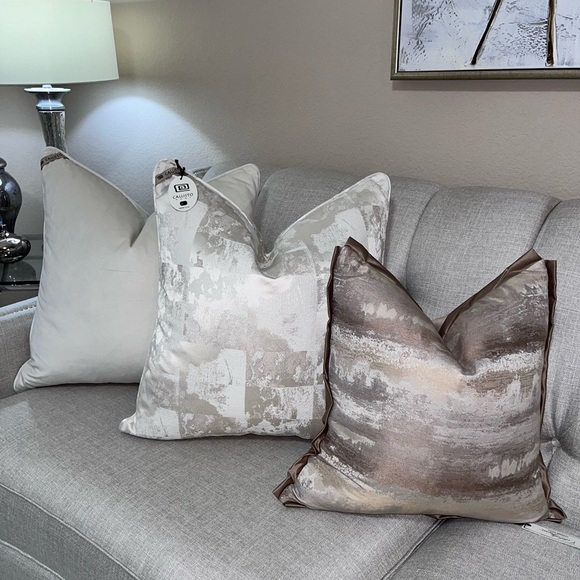 1-NWT CELEBRITY HOME MARBLED DECORATIVE PILLOWS (Read description for details) - Picture 6 of 17